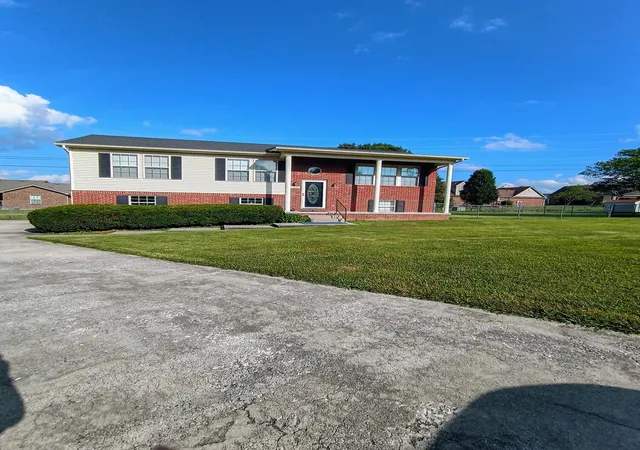 Homes for sale in Berea, KY | 504 Scenic View Cir, Berea, KY 40403 | MLS# 26017776