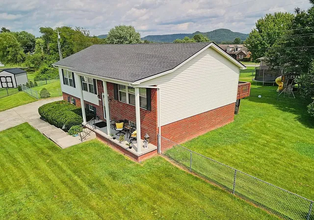 Photo 2 of Sale Pending at 504 Scenic View Cir, Berea, KY 40403 | MLS# 26017776 | Listing updated on 2026-09-08