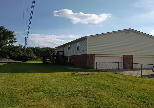 Homes for sale in Berea, KY | 504 Scenic View Cir, Berea, KY 40403 | MLS# 26017776