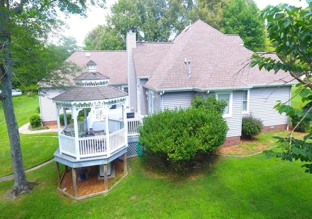 Photo 4 of Sale Pending at 5650 Warrendale Dr, Paducah, KY 42003 | MLS# 26019387 | Listing updated on 2026-09-19