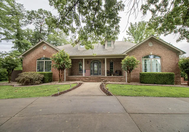 1st image of 161 Lakeside Dr, Paducah, KY 42003 | MLS# 26017750