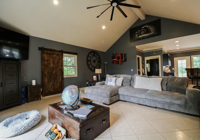 5th image of 161 Lakeside Dr, Paducah, KY 42003 | MLS# 26017750