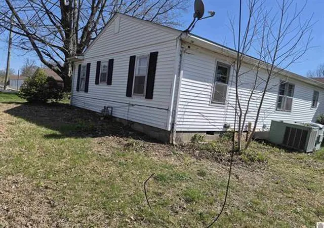 3rd image of 125 Barclay St, Clinton, KY 42031 | MLS# 26017607