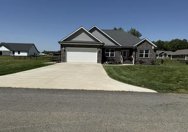 Homes for sale in Mayfield, KY | 175 Ayly Estates Dr, Mayfield, KY 42066 | MLS# 26017631