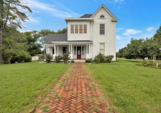 2nd image of 125 Main St, Cadiz, KY 42211 | MLS# 26017958