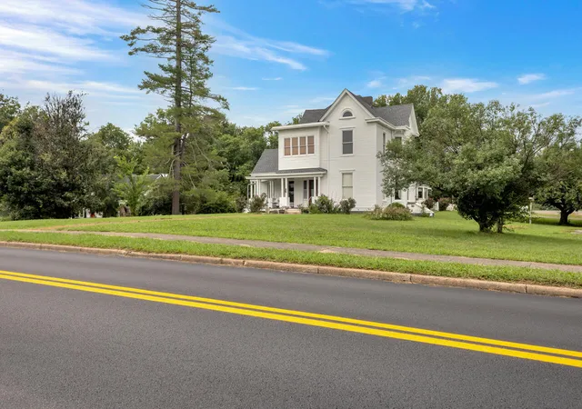 3rd image of 125 Main St, Cadiz, KY 42211 | MLS# 26017958