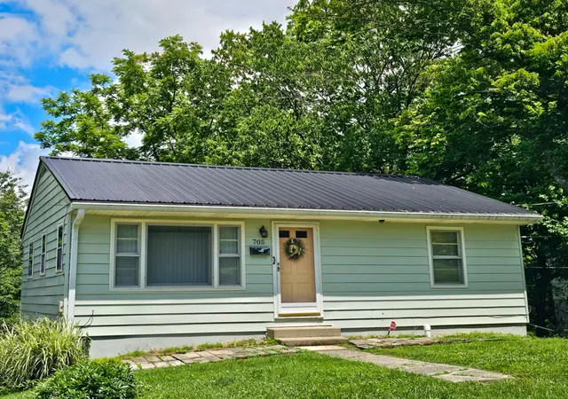 Homes for sale in Harrodsburg, KY | 705 Beaumont Ave, Harrodsburg, KY 40330 | MLS# 26017654
