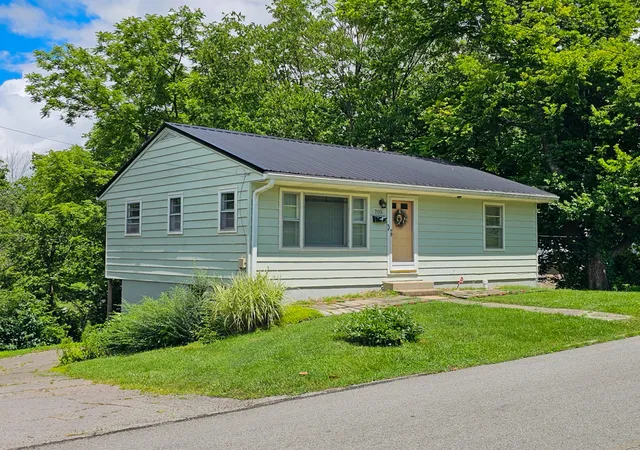 Homes for sale in Harrodsburg, KY | 705 Beaumont Ave, Harrodsburg, KY 40330 | MLS# 26017654