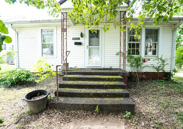 Homes for sale in Princeton, KY | 300 Dawson Rd, Princeton, KY 42445 | MLS# 26017670