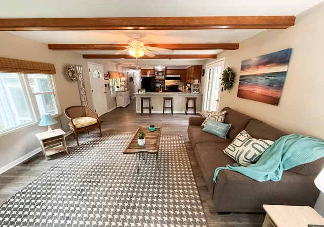 Photo 3 of Single family home for sale at 305 Lakeshore Dr, Dawson Springs, KY 42408 | MLS# 26017681 | Listing updated on 2026-07-11
