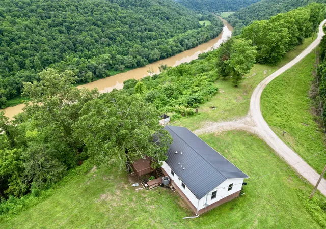 1st image of 301 T Estes Rd, Beattyville, KY 41311 | MLS# 26018185