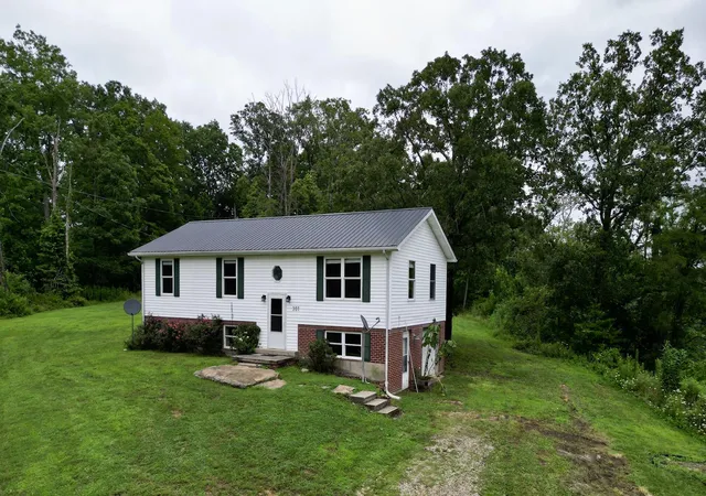 3rd image of 301 T Estes Rd, Beattyville, KY 41311 | MLS# 26018185