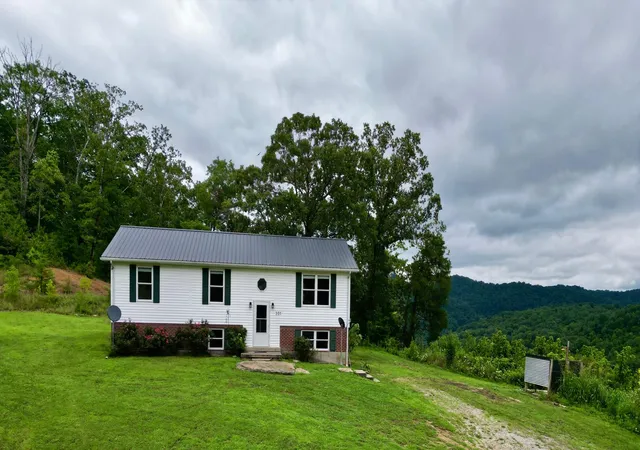 Single family home for sale at 301 T Estes Rd, Beattyville, KY 41311 | MLS# 26018185