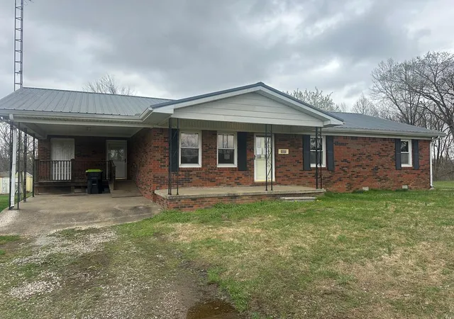 Homes for sale in Hopkinsville, KY | 15995 Greenville Rd, Hopkinsville, KY 42240 | MLS# 26017688