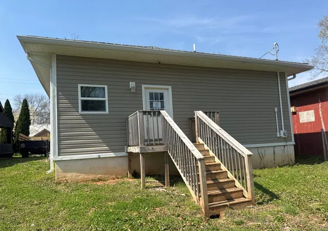 Homes for sale in Hopkinsville, KY | 1498 S Clay St, Hopkinsville, KY 42240 | MLS# 26017699