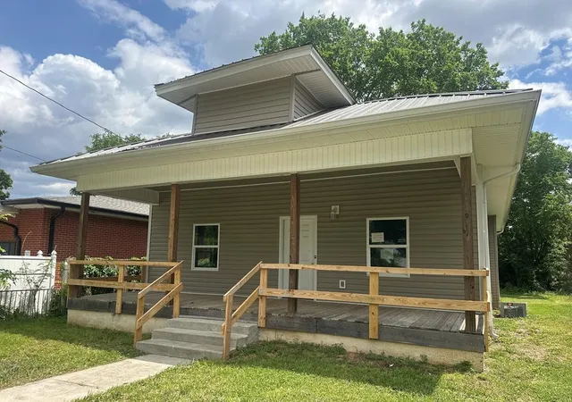 Homes for sale in Hopkinsville, KY | 1498 S Clay St, Hopkinsville, KY 42240 | MLS# 26017699