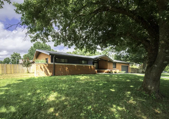 3rd image of 3273 Saxon Dr, Lexington, KY 40503 | MLS# 26017961