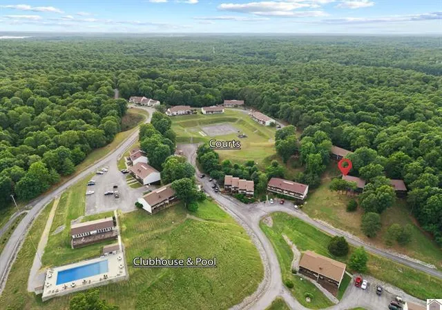 Listing Photo 2 - Condo for sale in building located at 328 Champion Hls Rd, Kuttawa, KY 42055 - Unit #17B