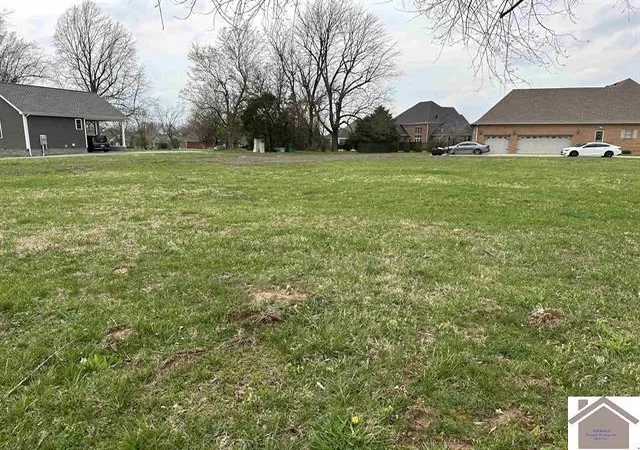 Homes for sale in Murray, KY | 101 Crossfield Dr, Murray, KY 42071 | MLS# 26017885