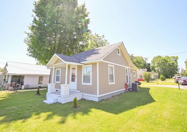 Homes for sale in Mayfield, KY | 900 Backusburg Rd, Mayfield, KY 42066 | MLS# 26017883