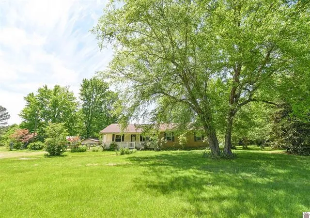 Homes for sale in Mayfield, KY | 2325 State Route 564, Mayfield, KY 42066 | MLS# 26017882