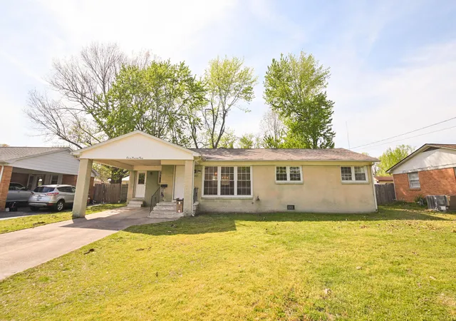 Homes for sale in Mayfield, KY | 1103 S 12th St, Mayfield, KY 42066 | MLS# 26017881