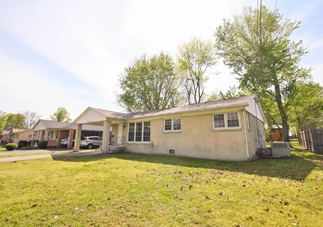 Homes for sale in Mayfield, KY | 1103 S 12th St, Mayfield, KY 42066 | MLS# 26017881