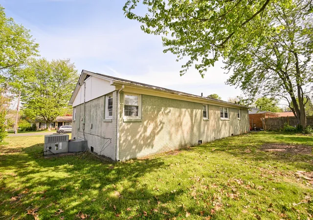 Homes for sale in Mayfield, KY | 1103 S 12th St, Mayfield, KY 42066 | MLS# 26017881
