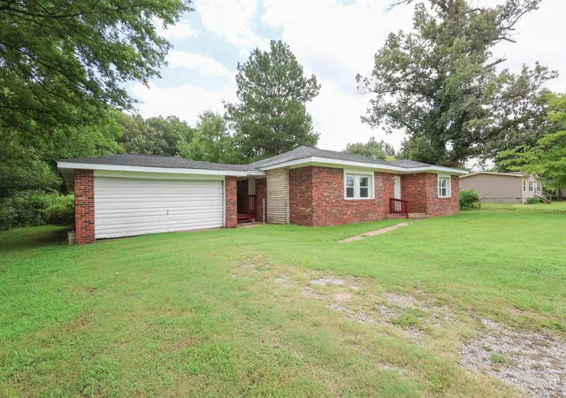 Photo 2 of Single family home for sale at 2010 Husband Rd, Paducah, KY 42003 | MLS# 26017880 | Listing updated on 2026-08-03