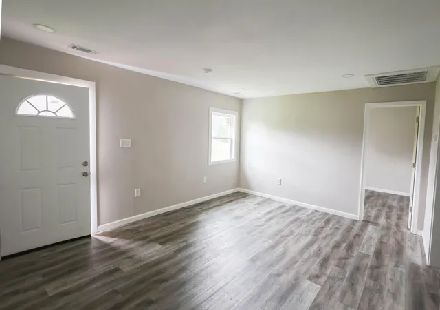 Photo 3 of Single family home for sale at 2010 Husband Rd, Paducah, KY 42003 | MLS# 26017880 | Listing updated on 2026-08-03