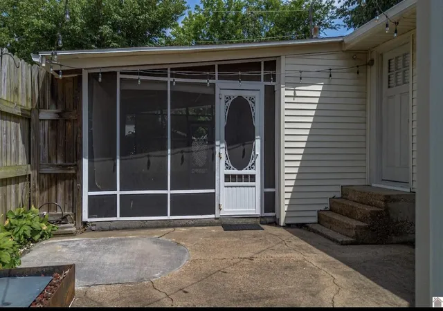 Homes for sale in Paducah, KY | 2625 Jefferson St, Paducah, KY 42001 | MLS# 26017787