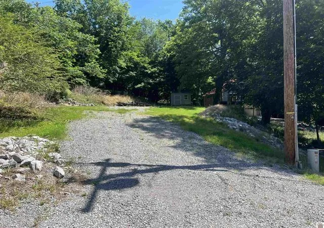 Homes for sale in Eddyville, KY | 73 Lakeshore Dr, Eddyville, KY 42038 | MLS# 26017797