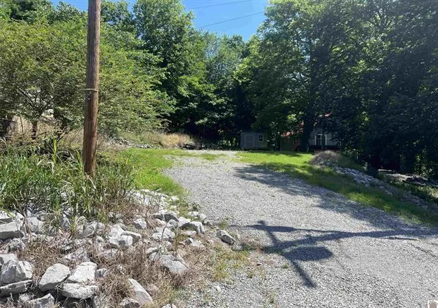 Homes for sale in Eddyville, KY | 73 Lakeshore Dr, Eddyville, KY 42038 | MLS# 26017797