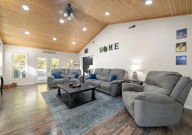 Photo 3 of Single family home for sale at 82 Fairway Dr, Jenkins, KY 41537 | MLS# 26017846 | Listing updated on 2026-09-05