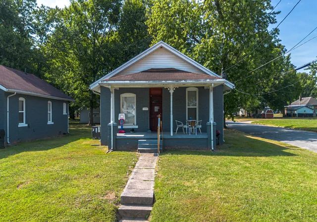 Photo 4 of Single family home for sale at 411 W Jefferson St, Paducah, KY 42001 | MLS# 26017870 | Listing updated on 2026-10-22