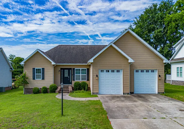 3rd image of 1010 Red Pine Cir, West Paducah, KY 42086 | MLS# 26017872