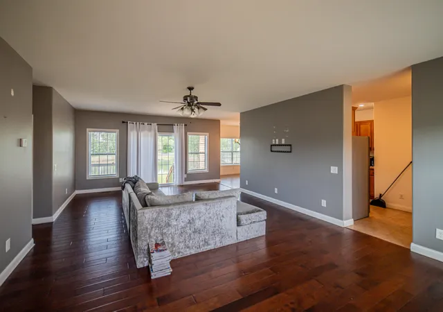 5th image of 1010 Red Pine Cir, West Paducah, KY 42086 | MLS# 26017872