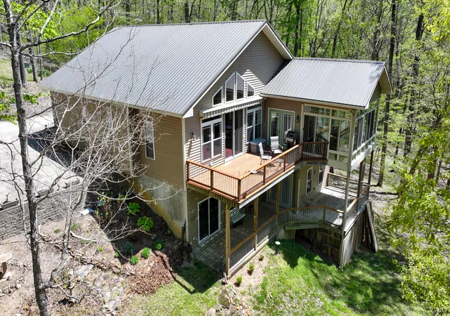 Photo 3 of Single family home for sale at 112 Lakeview Ter, Cadiz, KY 42211 | MLS# 26017937 | Listing updated on 2026-07-27