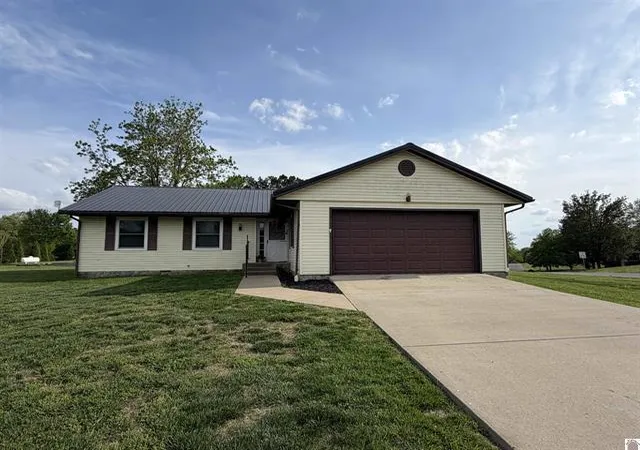 Homes for sale in Eddyville, KY | 51 Lake Scene Dr, Eddyville, KY 42038 | MLS# 26017892