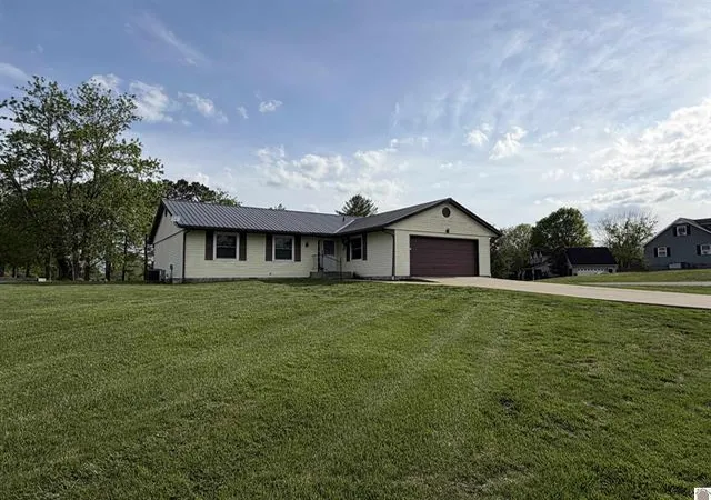 Photo 3 of Single family home for sale at 51 Lake Scene Dr, Eddyville, KY 42038 | MLS# 26017892 | Listing updated on 2026-07-31