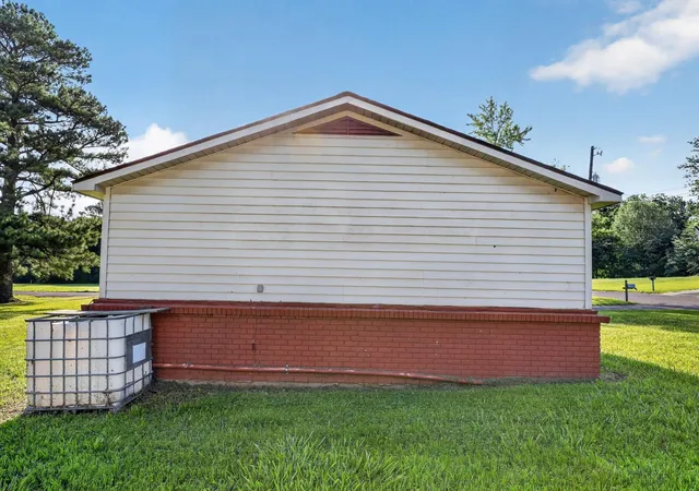 Homes for sale in Mayfield, KY | 501 Windsor Dr, Mayfield, KY 42066 | MLS# 26017935