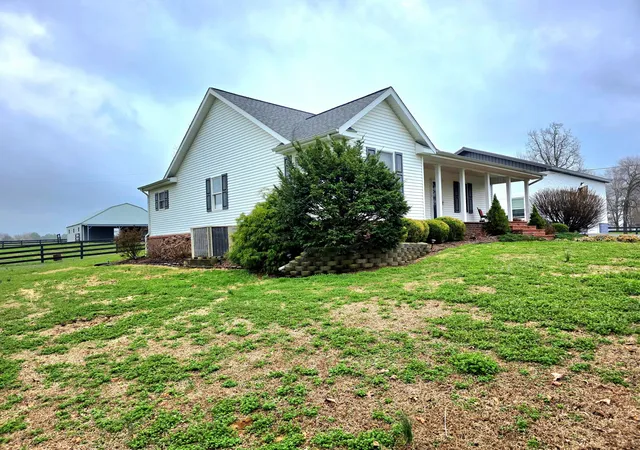 Homes for sale in Murray, KY | 1498 Coopertown Rd, Murray, KY 42071 | MLS# 26017926