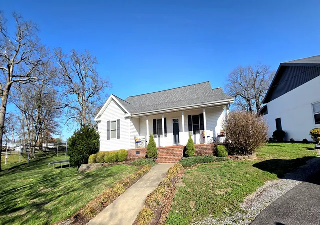 Homes for sale in Murray, KY | 1498 Coopertown Rd, Murray, KY 42071 | MLS# 26017926