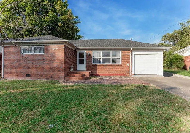 Homes for sale in Hopkinsville, KY | 1720 Calvin Dr, Hopkinsville, KY 42240 | MLS# 26017922