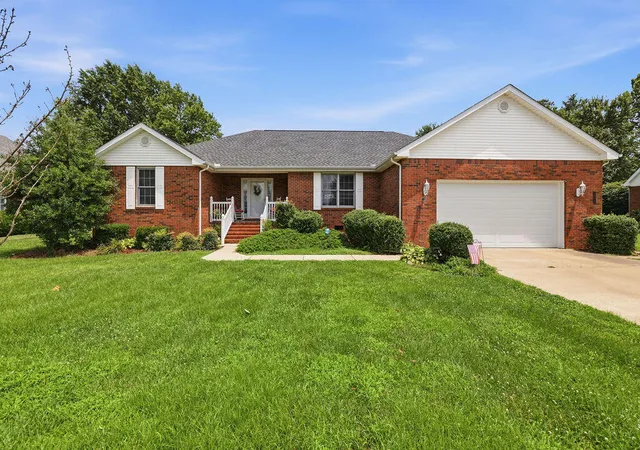 Homes for sale in Murray, KY | 1405 Fleetwood Dr, Murray, KY 42071 | MLS# 26018197