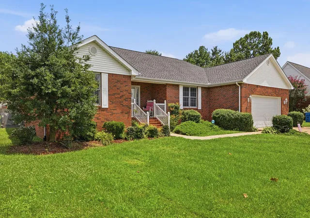 Homes for sale in Murray, KY | 1405 Fleetwood Dr, Murray, KY 42071 | MLS# 26018197