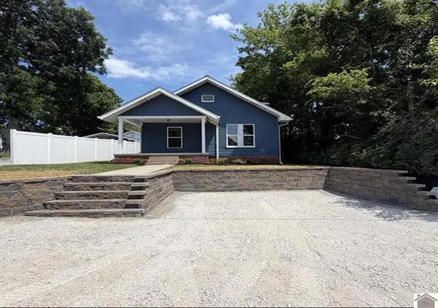 Homes for sale in Princeton, KY | 408 N Hawthorne St, Princeton, KY 42445 | MLS# 26017944