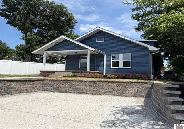 Homes for sale in Princeton, KY | 408 N Hawthorne St, Princeton, KY 42445 | MLS# 26017944