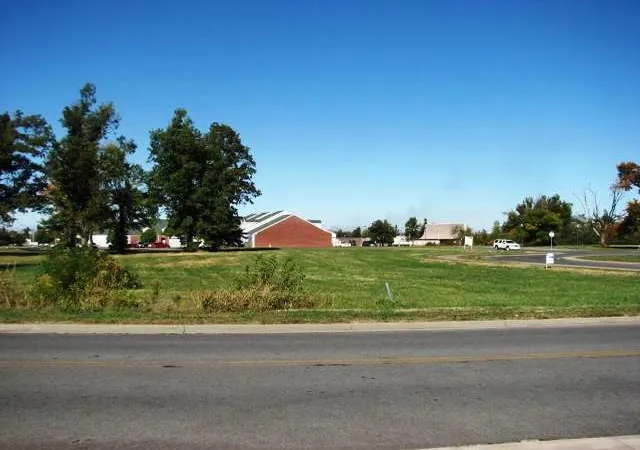 2nd image of 2700 W 2700 W Park Dr Dr, Paducah, KY 42001 | MLS# 26017954