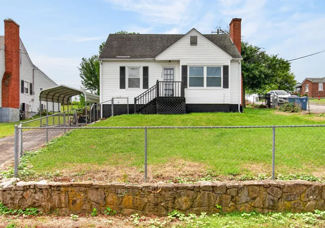 Homes for sale in Harrodsburg, KY | 734 Maple Ave, Harrodsburg, KY 40330 | MLS# 26018010